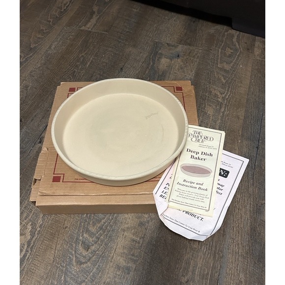 NEW in Box Vintage Pampered Chef  11" Round Deep Dish Baker #3615 - Picture 1 of 7